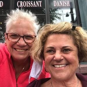 Meet your Posher, Claudia